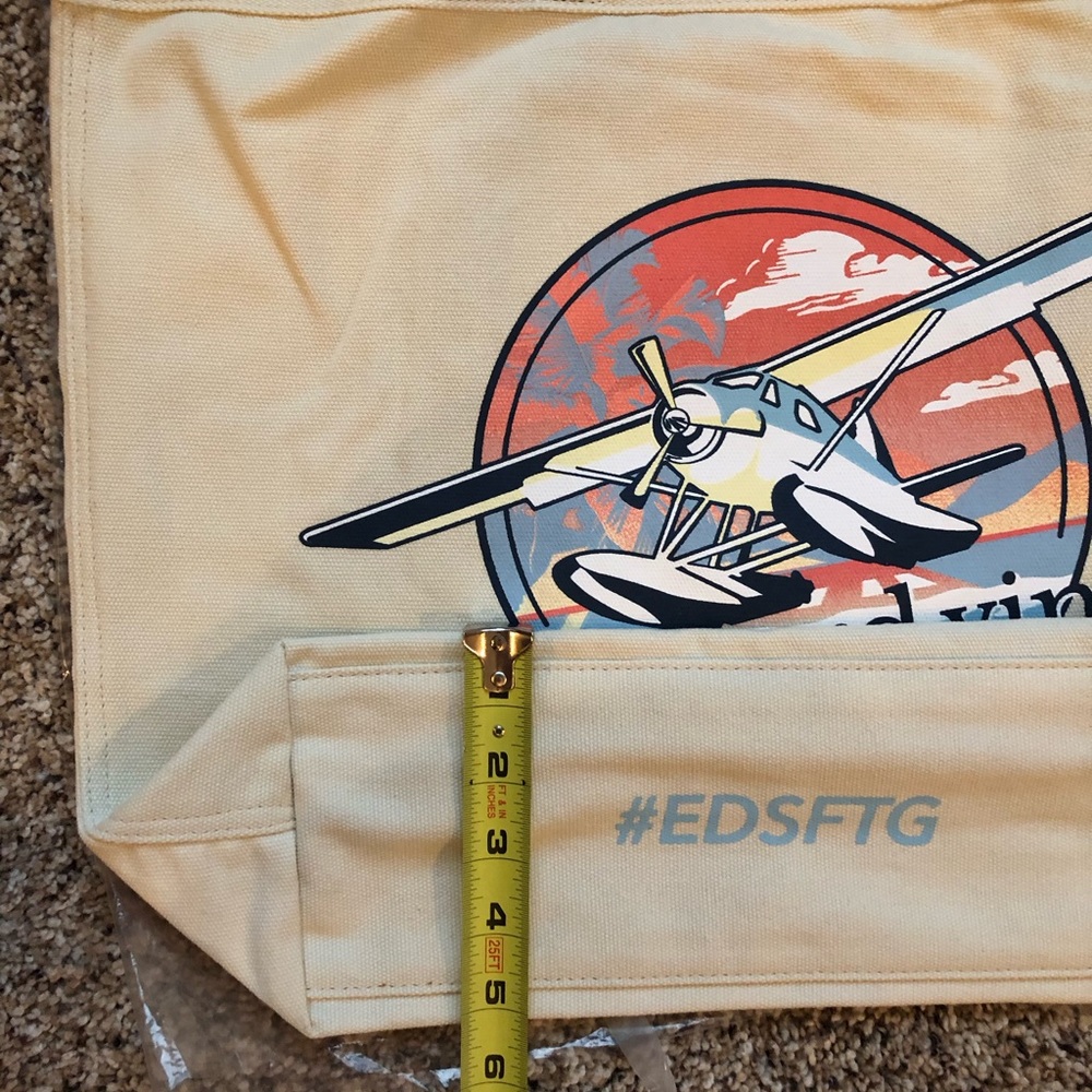 Vineyard Vines canvas Tote bag NEW RARE sailplane - Picture 5 of 12